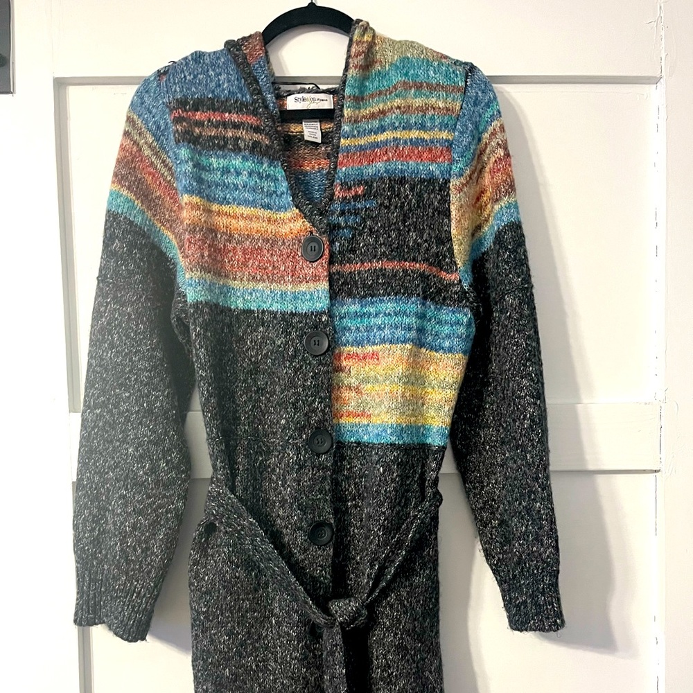 Hooded Sweater with belt